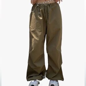 Low waist cargo pants
